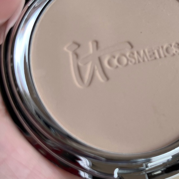 🥧NWT🥧Foundation Light Tone🥧IT Cosmetics🥧SPF 50+ 🥧Anti-Aging Foundation - Picture 2 of 11